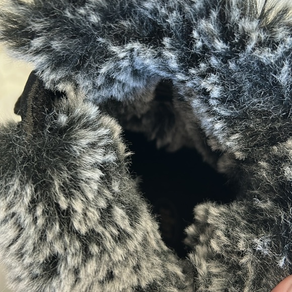 Lugz Women's Black Fur-Lined Boots - Picture 6 of 7